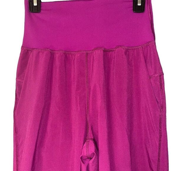 Lululemon Tranquil  crop pants regal plum 6‎ - Picture 3 of 5